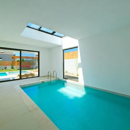 Villa Neo With 2 Private Pools, Bbq, Jacuzzi And Sauna