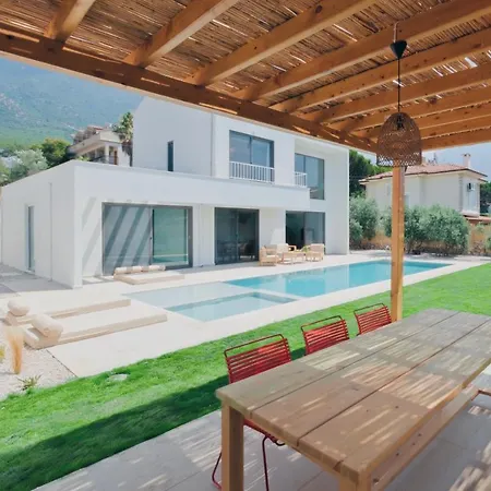 Villa Neo With 2 Private Pools, Bbq, Jacuzzi And Sauna